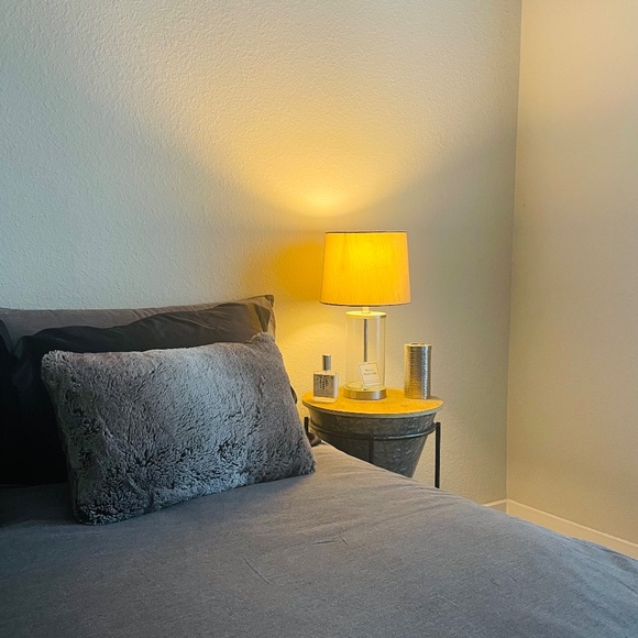 💡Elegant Glass Lamp Stand with Shade - Picture 3 of 3